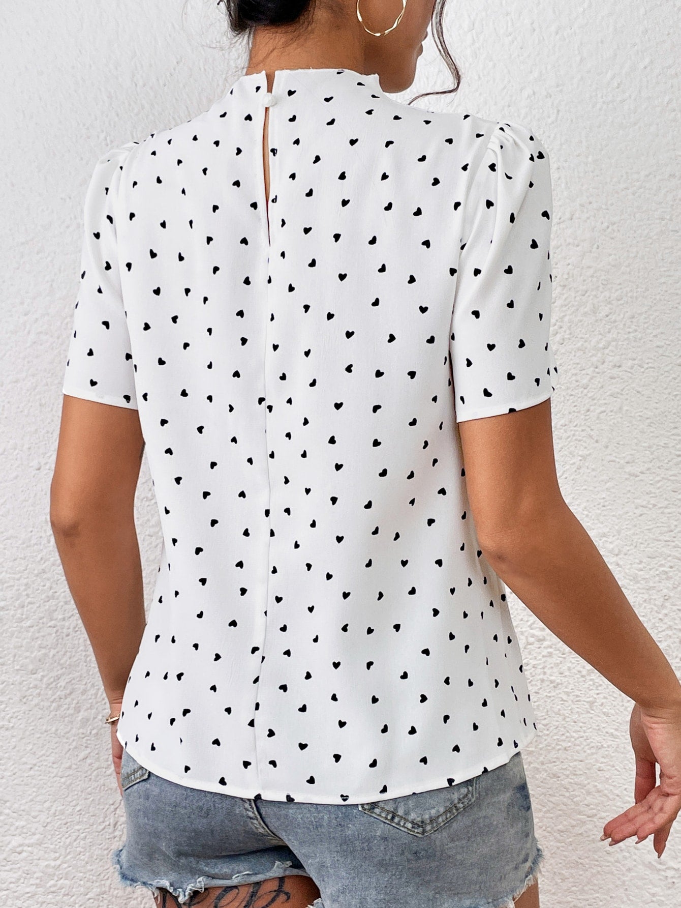 Blusa com Estampa de Coração e Detalhes Plissados