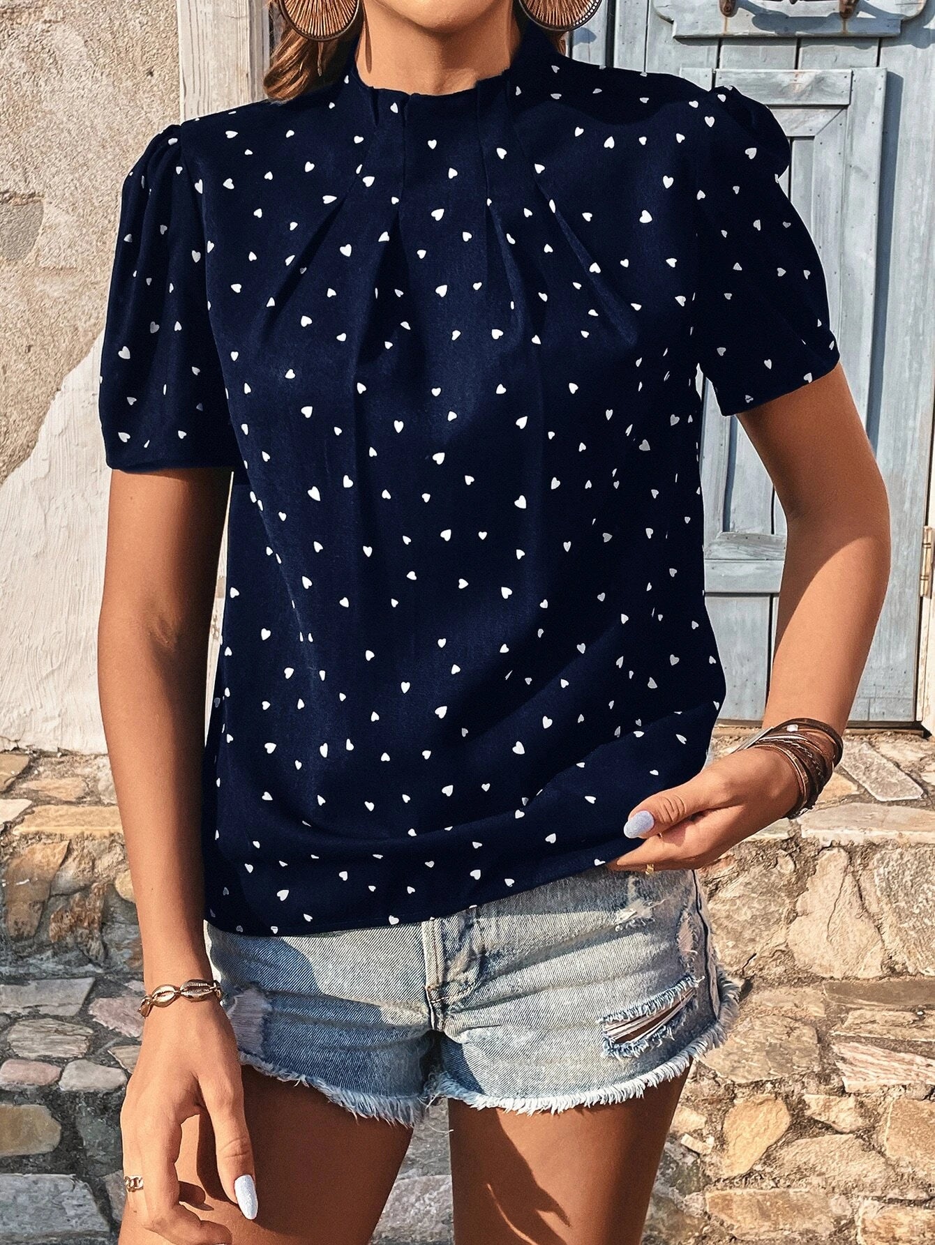 Blusa com Estampa de Coração e Detalhes Plissados